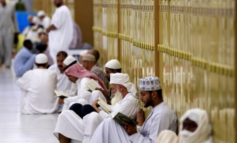 كيف تقضي العشر الأواخر في المدينة؟ دليل التسجيل في اعتكاف المسجد النبوي 1447