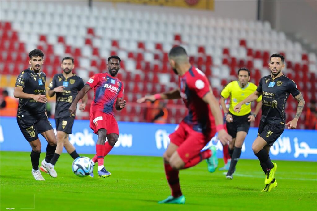 ضمك يواجه التعاون