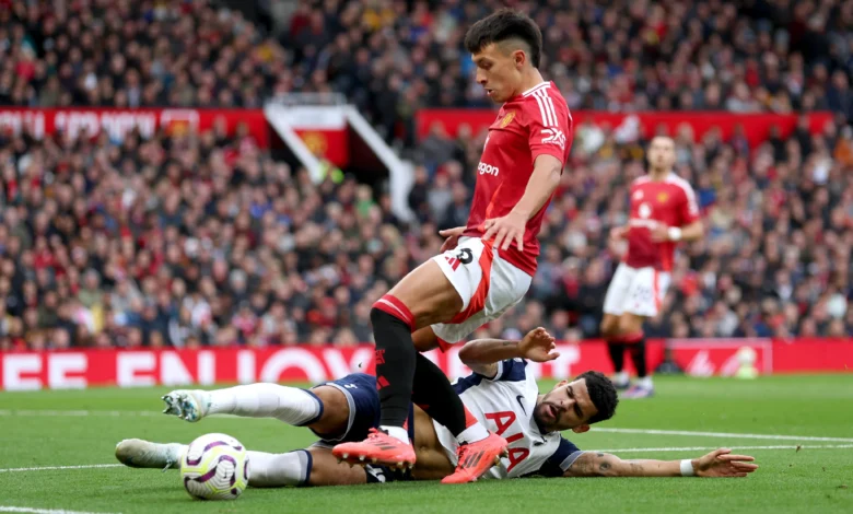 تتجه أنظار عشاق الساحرة المستديرة حول العالم، والكرة الإنجليزية بصفة خاصة، اليوم السبت، نحو ملعب "أولد ترافورد" العريق،