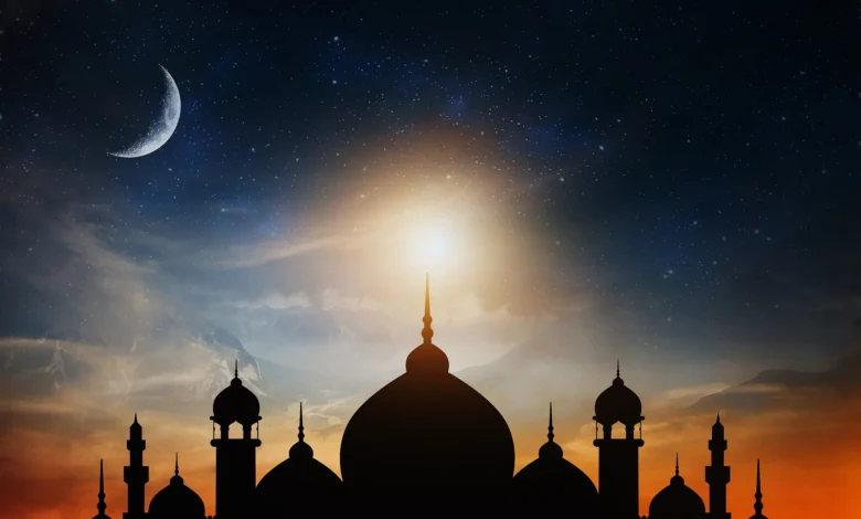 تتجه قلوب الملايين من المسلمين في شتى بقاع الأرض نحو الأفق البعيد، في حالة من الترقب الإيماني المهيب لاستطلاع هلال شهر رمضان